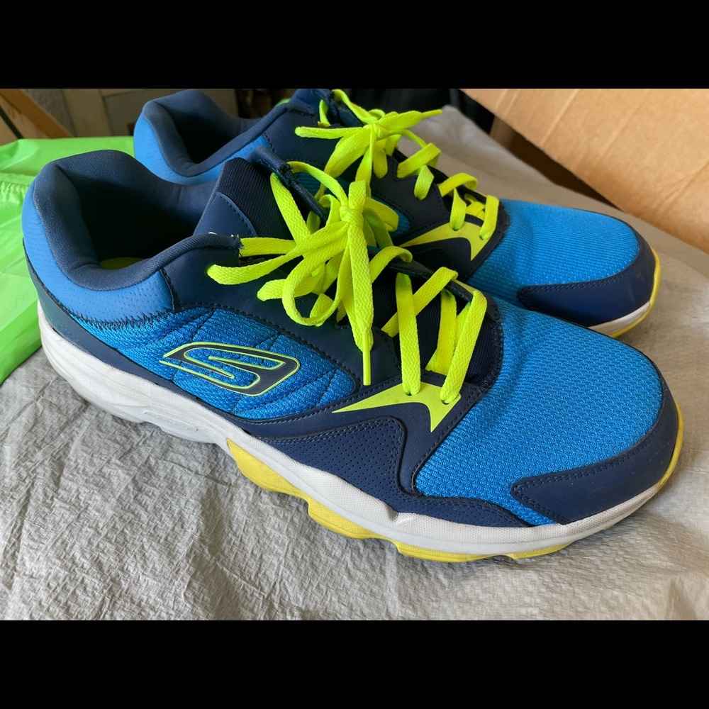 Sketchers men’s shoes size 13